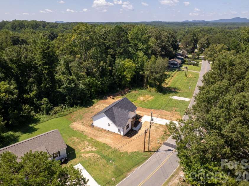 409 Queens Road, Gastonia, NC 28052.  MLS# CAR4418172, YatesRealty ID 47125. 