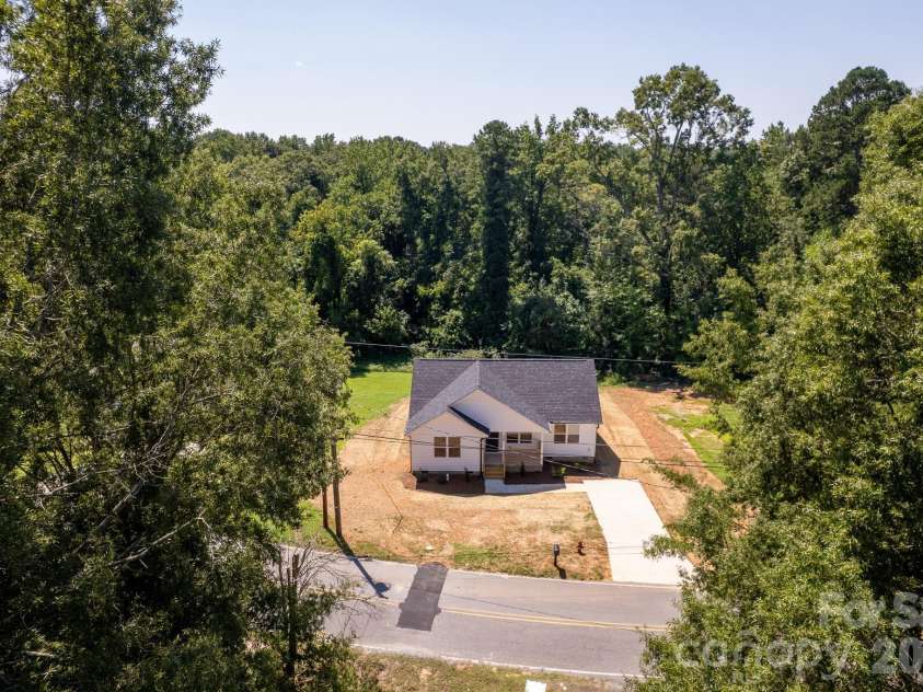 409 Queens Road, Gastonia, NC 28052.  MLS# CAR4418172, YatesRealty ID 47125. 
