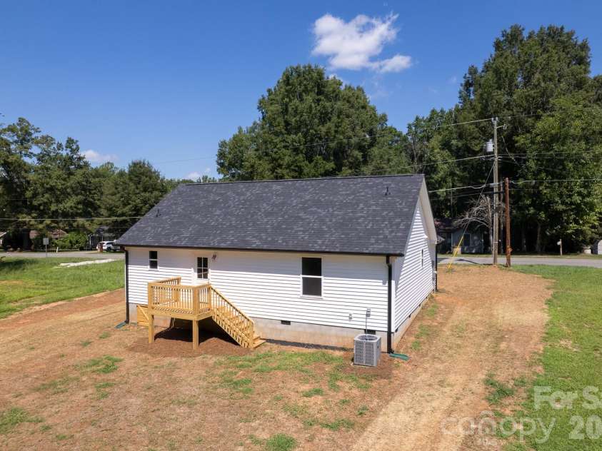 409 Queens Road, Gastonia, NC 28052.  MLS# CAR4418172, YatesRealty ID 47125. 