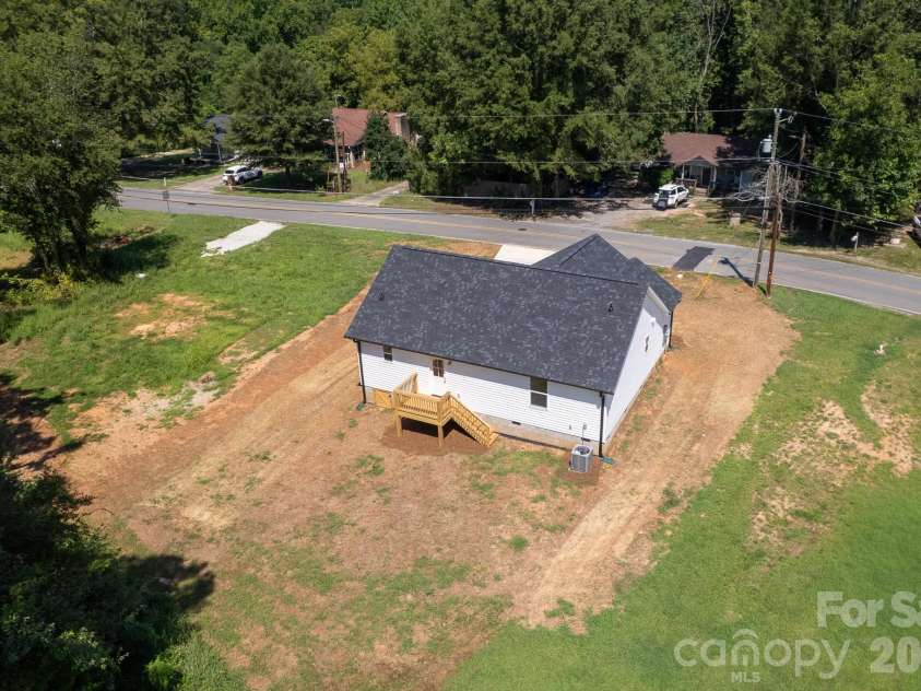 409 Queens Road, Gastonia, NC 28052.  MLS# CAR4418172, YatesRealty ID 47125. 