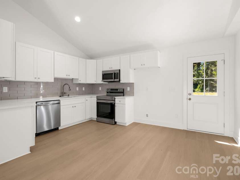 409 Queens Road, Gastonia, NC 28052.  MLS# CAR4418172, YatesRealty ID 47125. 