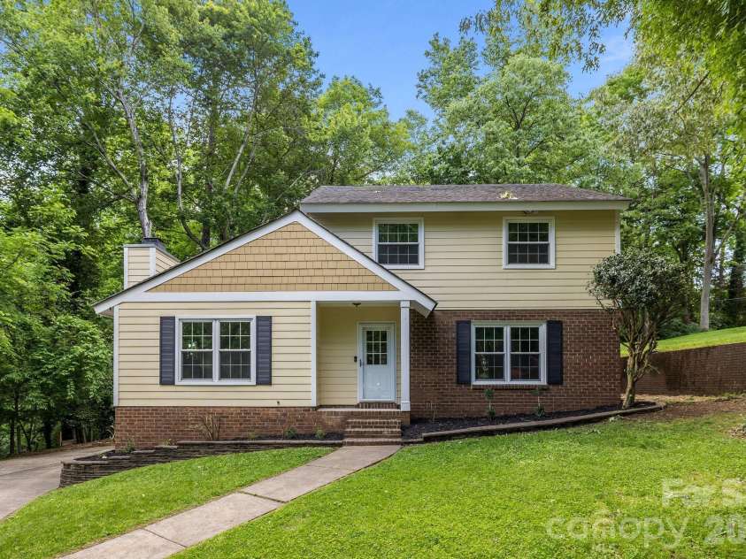 6713 William Harry Court, Charlotte, NC 28211.  MLS# CAR4418714, YatesRealty ID 47126. 