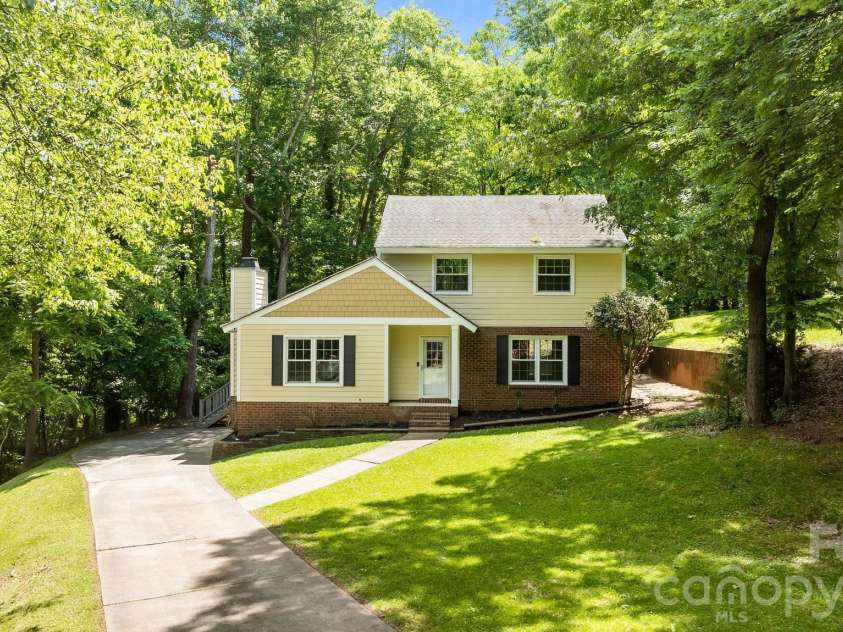 6713 William Harry Court, Charlotte, NC 28211.  MLS# CAR4418714, YatesRealty ID 47126. 