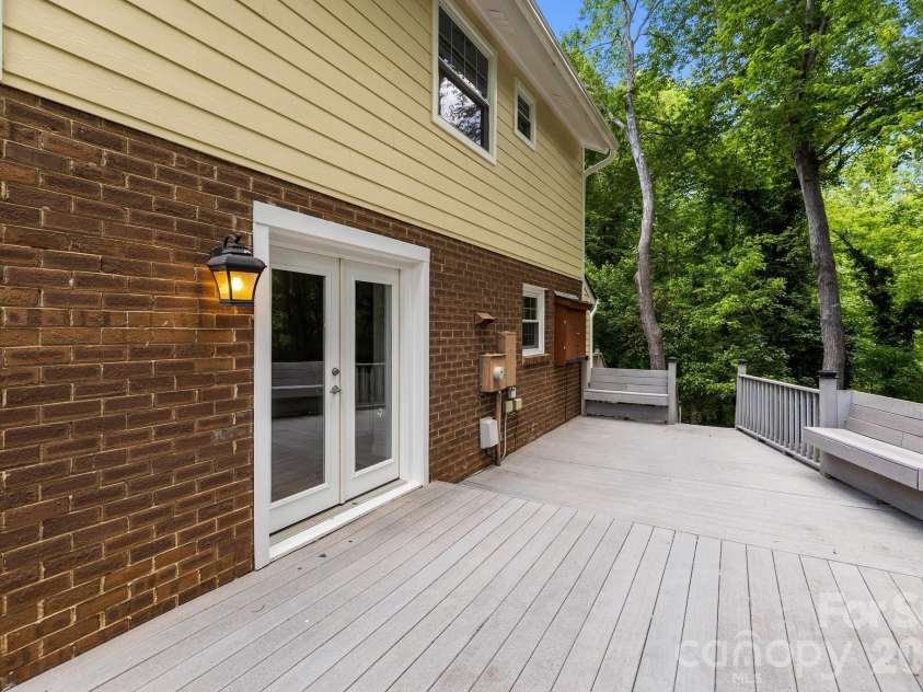 6713 William Harry Court, Charlotte, NC 28211.  MLS# CAR4418714, YatesRealty ID 47126. 
