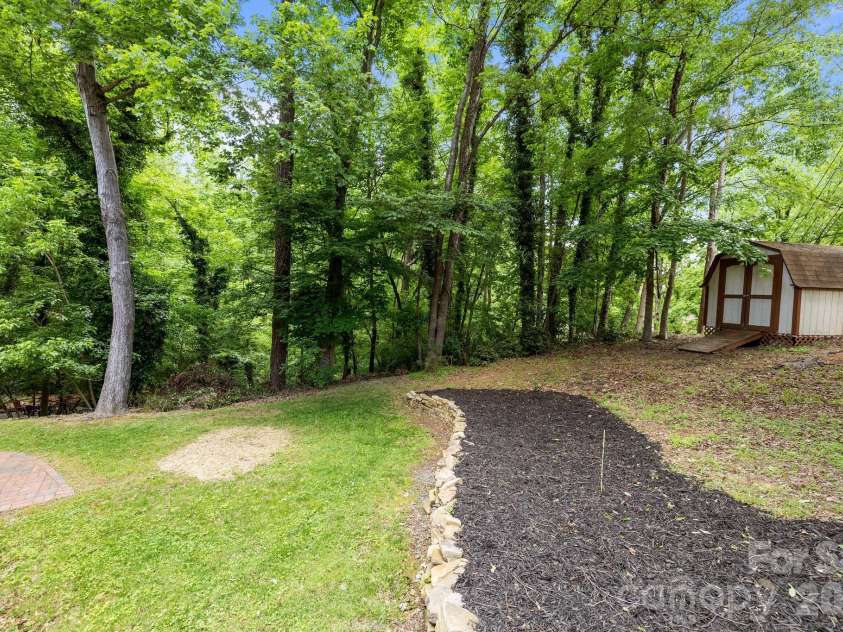 6713 William Harry Court, Charlotte, NC 28211.  MLS# CAR4418714, YatesRealty ID 47126. 