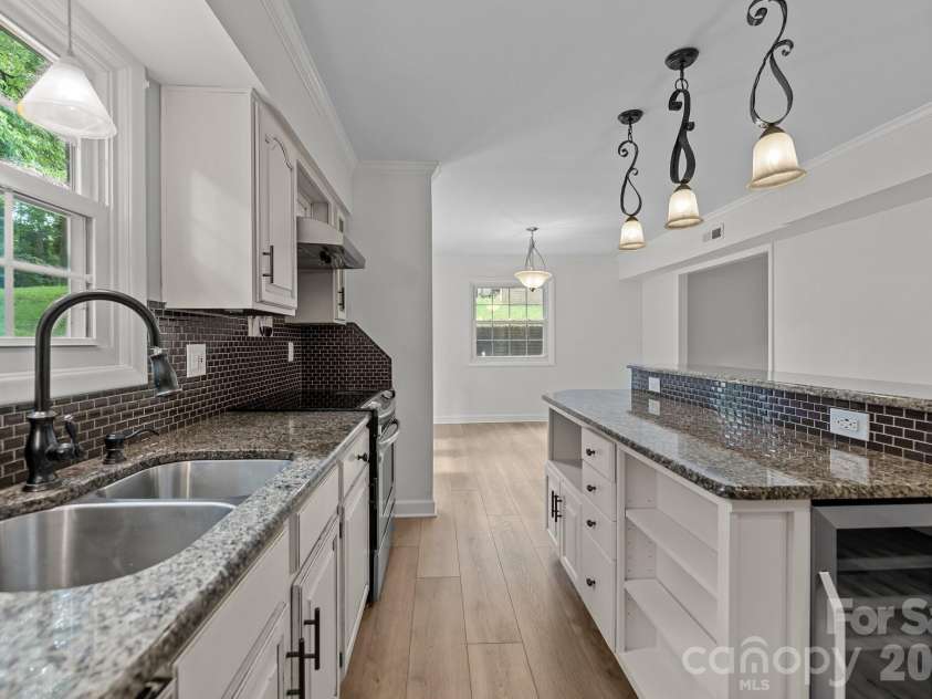 6713 William Harry Court, Charlotte, NC 28211.  MLS# CAR4418714, YatesRealty ID 47126. 