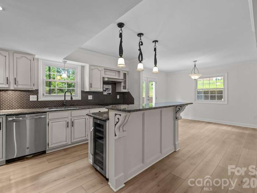 6713 William Harry Court, Charlotte, NC 28211.  MLS# CAR4418714, YatesRealty ID 47126. 