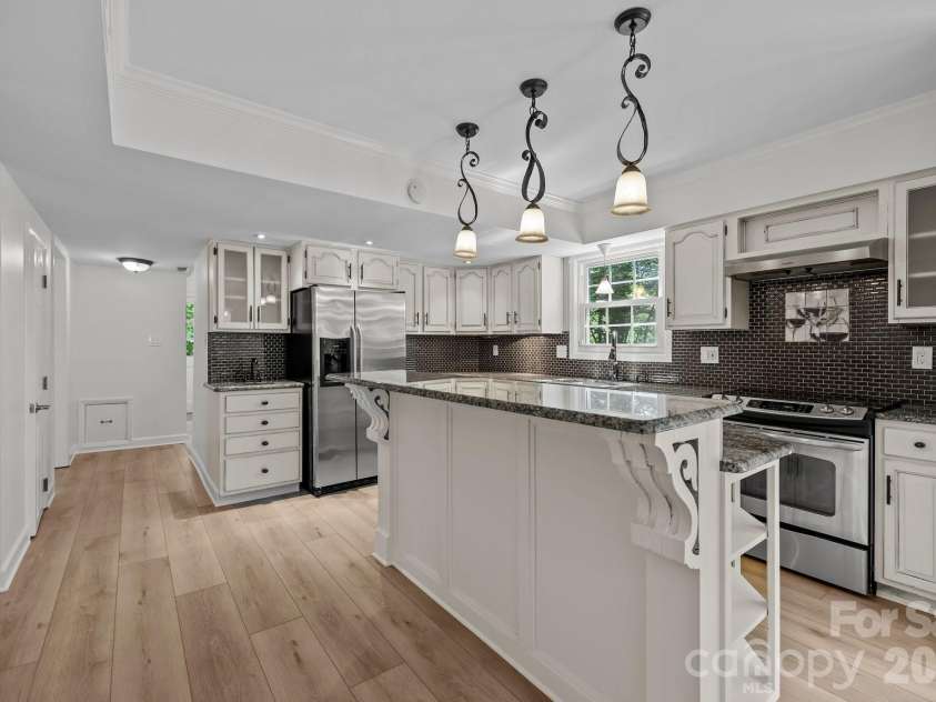 6713 William Harry Court, Charlotte, NC 28211.  MLS# CAR4418714, YatesRealty ID 47126. 