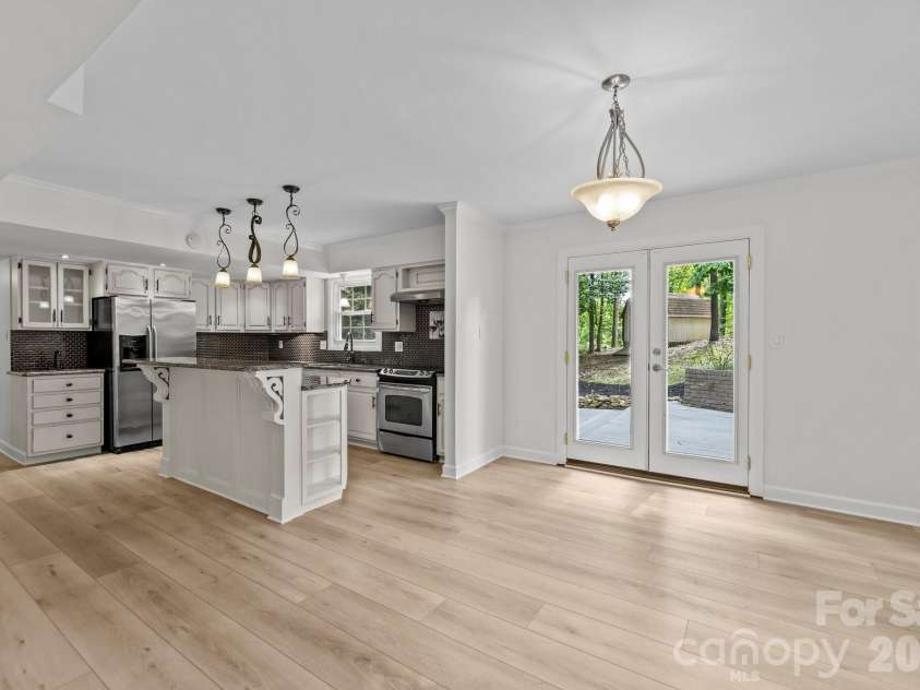 6713 William Harry Court, Charlotte, NC 28211.  MLS# CAR4418714, YatesRealty ID 47126. 