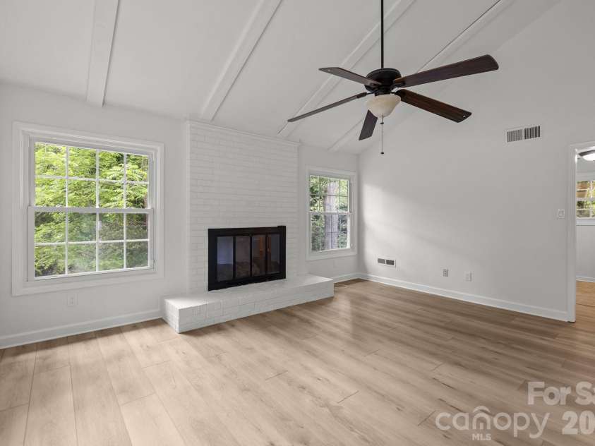 6713 William Harry Court, Charlotte, NC 28211.  MLS# CAR4418714, YatesRealty ID 47126. 