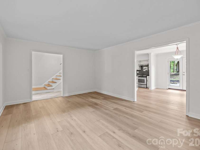 6713 William Harry Court, Charlotte, NC 28211.  MLS# CAR4418714, YatesRealty ID 47126. 