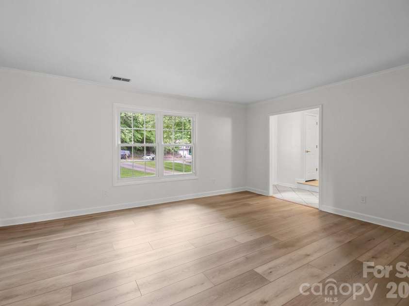 6713 William Harry Court, Charlotte, NC 28211.  MLS# CAR4418714, YatesRealty ID 47126. 