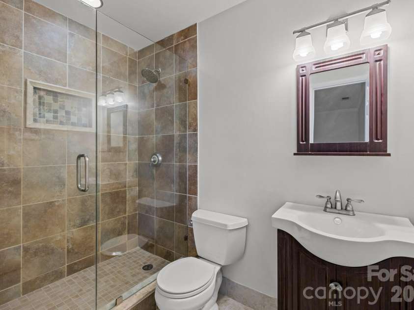 6713 William Harry Court, Charlotte, NC 28211.  MLS# CAR4418714, YatesRealty ID 47126. 