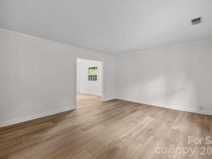 6713 William Harry Court, Charlotte, NC 28211.  MLS# CAR4418714, YatesRealty ID 47126. 