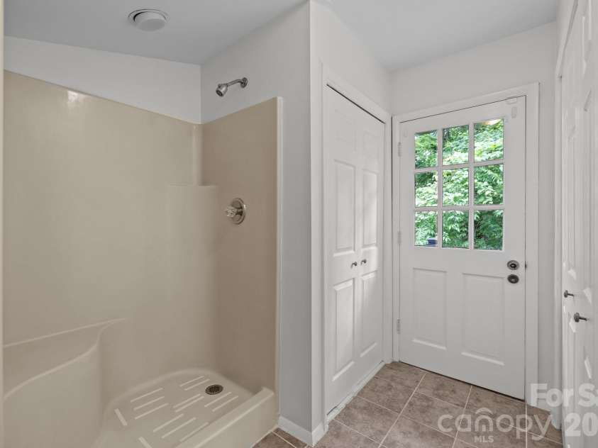6713 William Harry Court, Charlotte, NC 28211.  MLS# CAR4418714, YatesRealty ID 47126. 