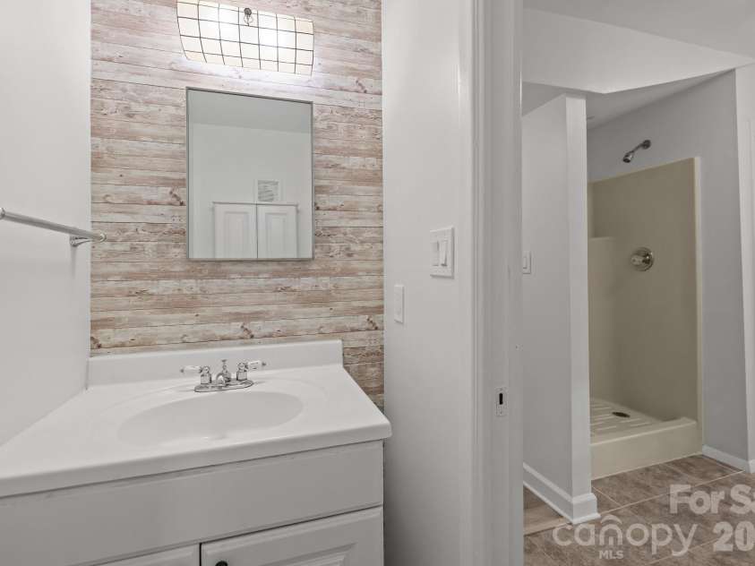 6713 William Harry Court, Charlotte, NC 28211.  MLS# CAR4418714, YatesRealty ID 47126. 