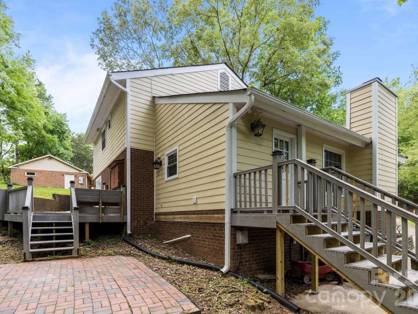 6713 William Harry Court, Charlotte, NC 28211.  MLS# CAR4418714, YatesRealty ID 47126. 