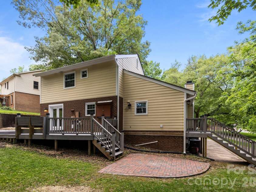 6713 William Harry Court, Charlotte, NC 28211.  MLS# CAR4418714, YatesRealty ID 47126. 