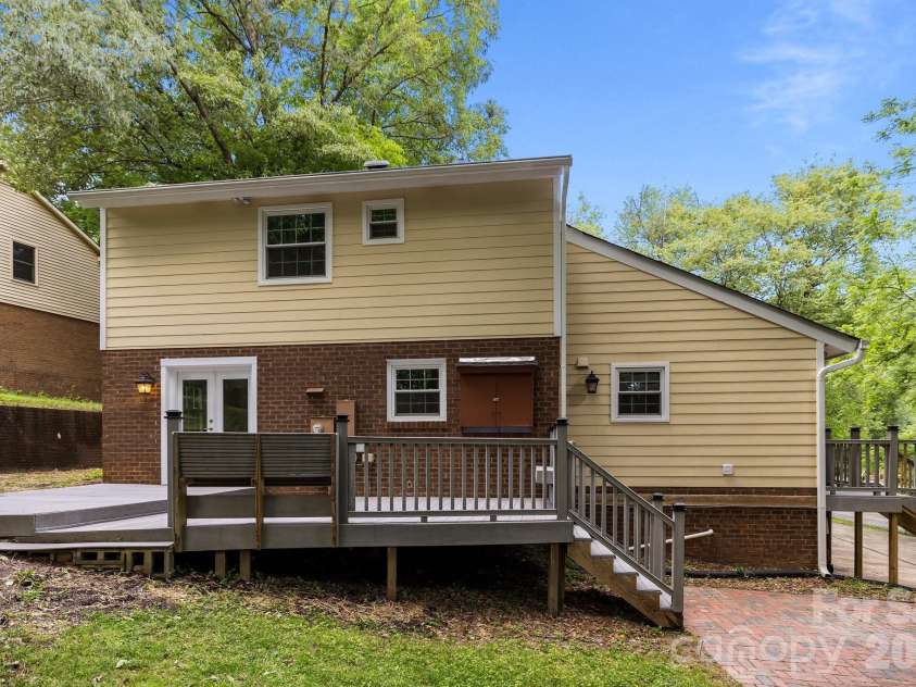 6713 William Harry Court, Charlotte, NC 28211.  MLS# CAR4418714, YatesRealty ID 47126. 