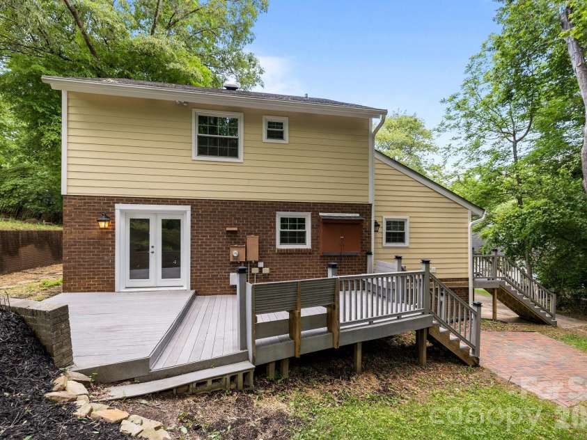 6713 William Harry Court, Charlotte, NC 28211.  MLS# CAR4418714, YatesRealty ID 47126. 