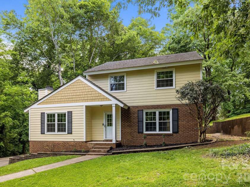 6713 William Harry Court, Charlotte, NC 28211.  MLS# CAR4418714, YatesRealty ID 47126. 