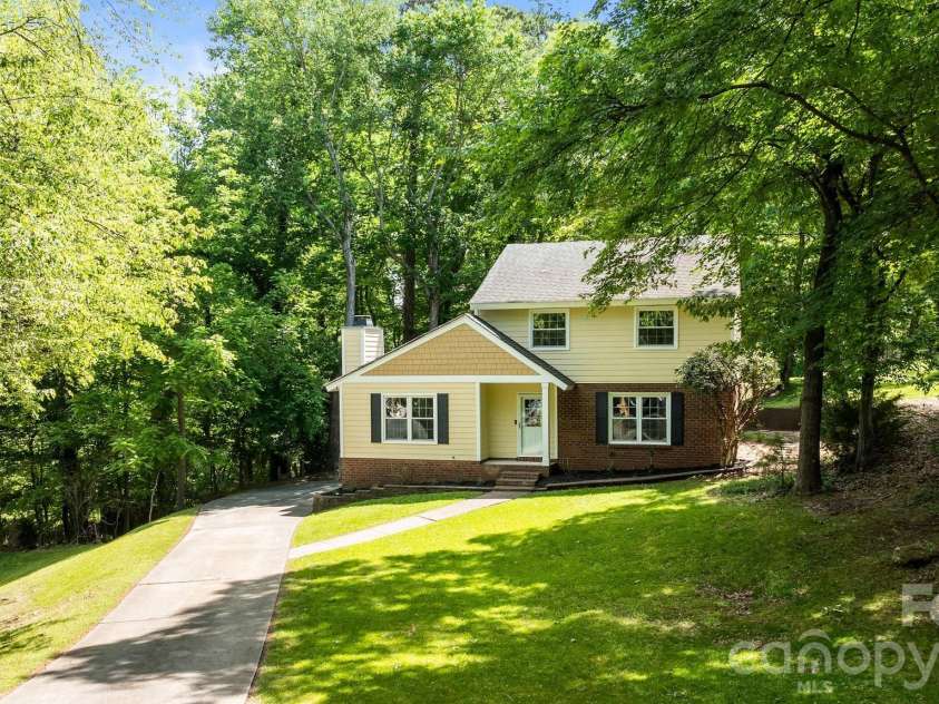 6713 William Harry Court, Charlotte, NC 28211.  MLS# CAR4418714, YatesRealty ID 47126. 
