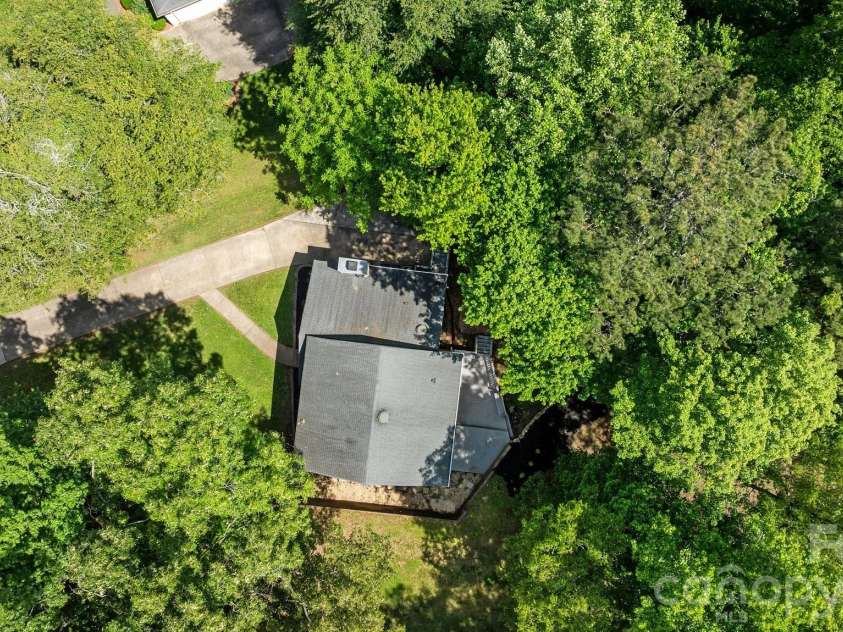 6713 William Harry Court, Charlotte, NC 28211.  MLS# CAR4418714, YatesRealty ID 47126. 