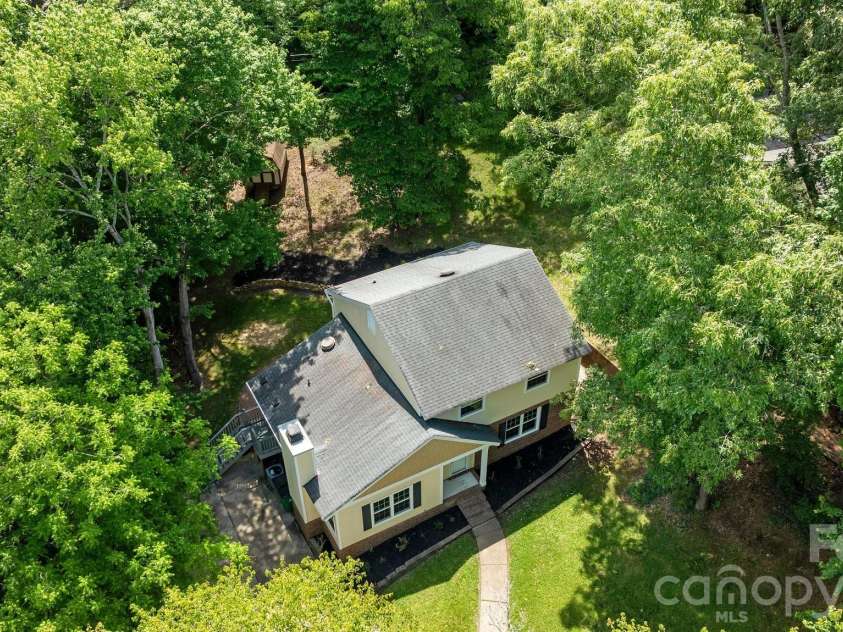 6713 William Harry Court, Charlotte, NC 28211.  MLS# CAR4418714, YatesRealty ID 47126. 