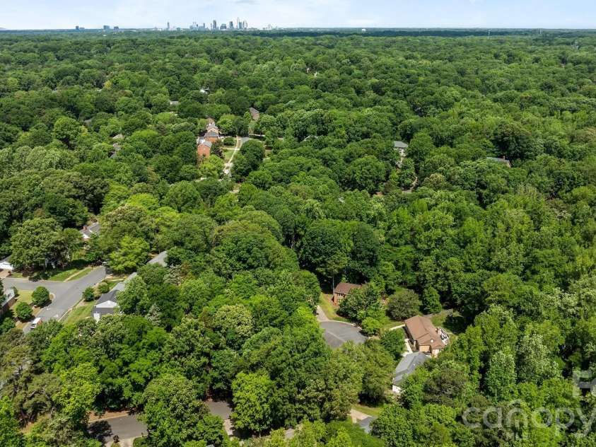 6713 William Harry Court, Charlotte, NC 28211.  MLS# CAR4418714, YatesRealty ID 47126. 