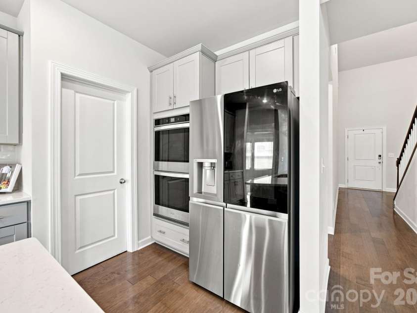 4405 Duplin Drive, Charlotte, NC 28214.  MLS# CAR4418715, YatesRealty ID 47128. Ss appliances
