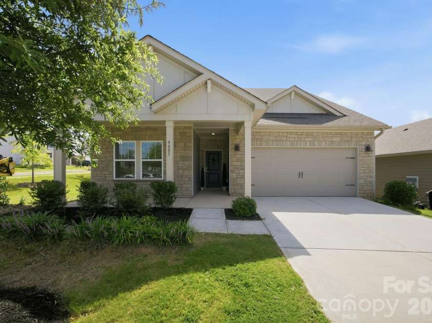 4405 Duplin Drive, Charlotte, NC 28214.  MLS# CAR4418715, YatesRealty ID 47128. Welcome!