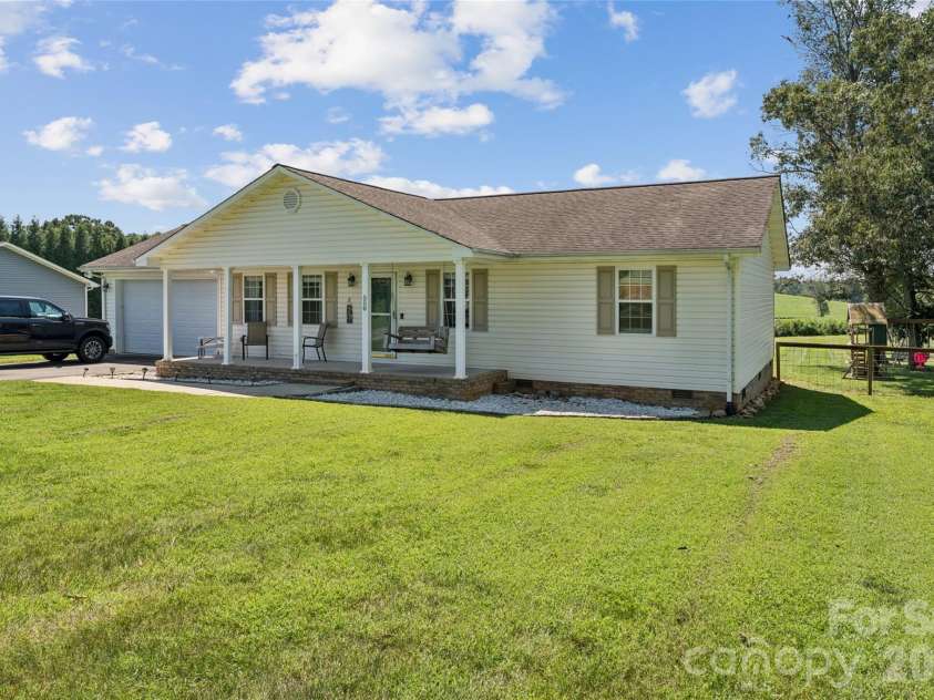 550 Stable Brook Lane, Taylorsville, NC 28681.  MLS# CAR4417552, YatesRealty ID 47129. 