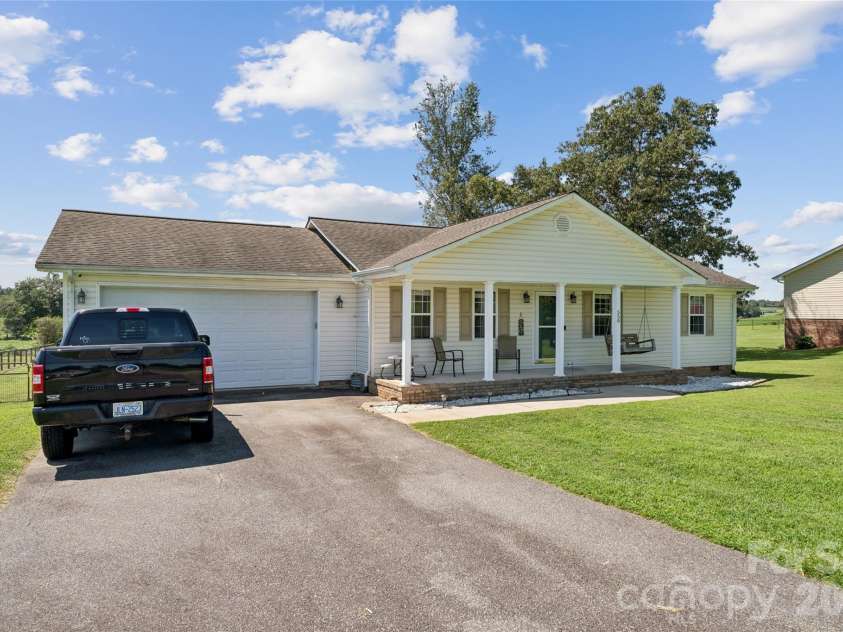 550 Stable Brook Lane, Taylorsville, NC 28681.  MLS# CAR4417552, YatesRealty ID 47129. 