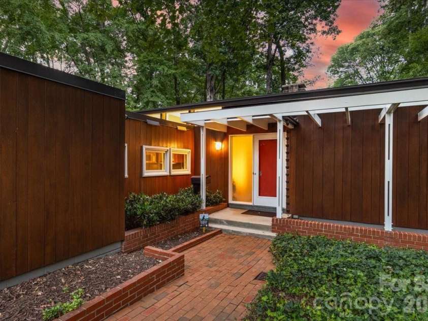 501 Ellsworth Road, Charlotte, NC 28211.  MLS# CAR4418754, YatesRealty ID 47130. 