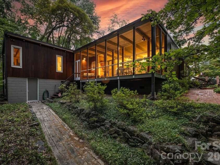 501 Ellsworth Road, Charlotte, NC 28211.  MLS# CAR4418754, YatesRealty ID 47130. 