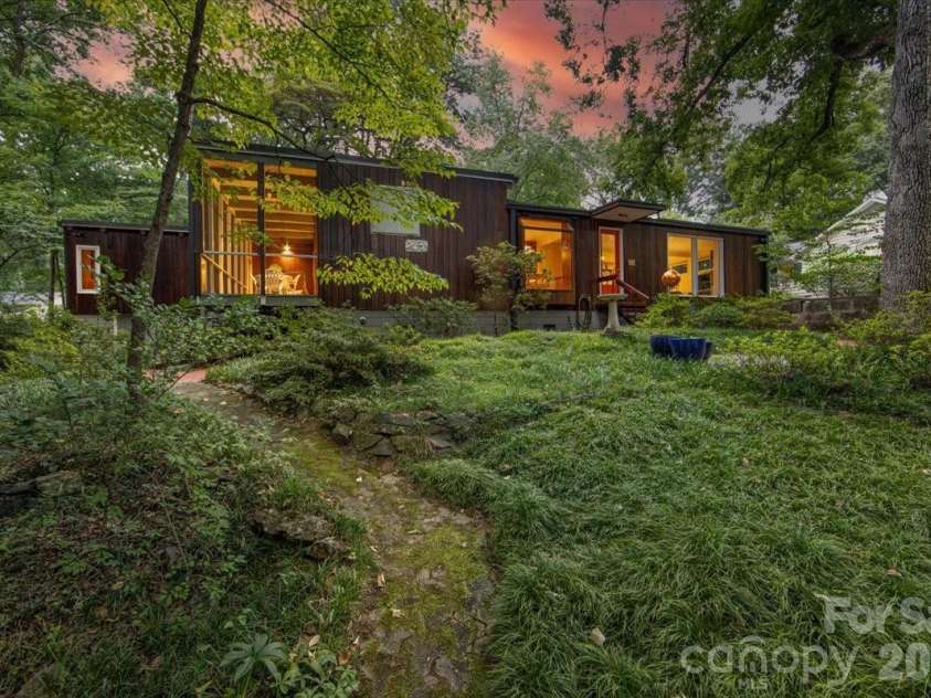501 Ellsworth Road, Charlotte, NC 28211.  MLS# CAR4418754, YatesRealty ID 47130. 