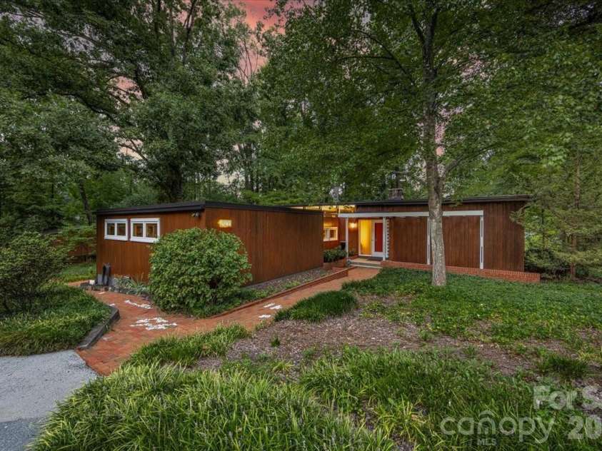 501 Ellsworth Road, Charlotte, NC 28211.  MLS# CAR4418754, YatesRealty ID 47130. 