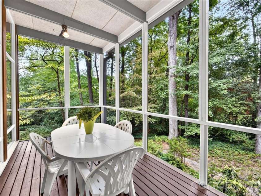 501 Ellsworth Road, Charlotte, NC 28211.  MLS# CAR4418754, YatesRealty ID 47130. 