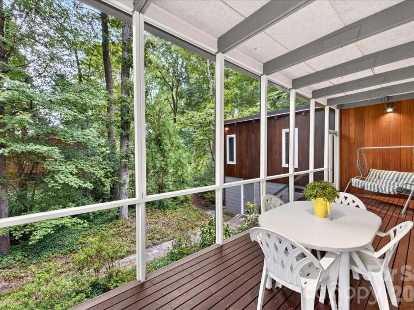 501 Ellsworth Road, Charlotte, NC 28211.  MLS# CAR4418754, YatesRealty ID 47130. 