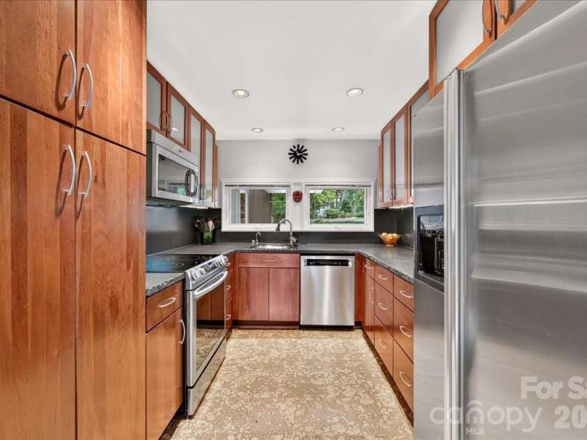 501 Ellsworth Road, Charlotte, NC 28211.  MLS# CAR4418754, YatesRealty ID 47130. 
