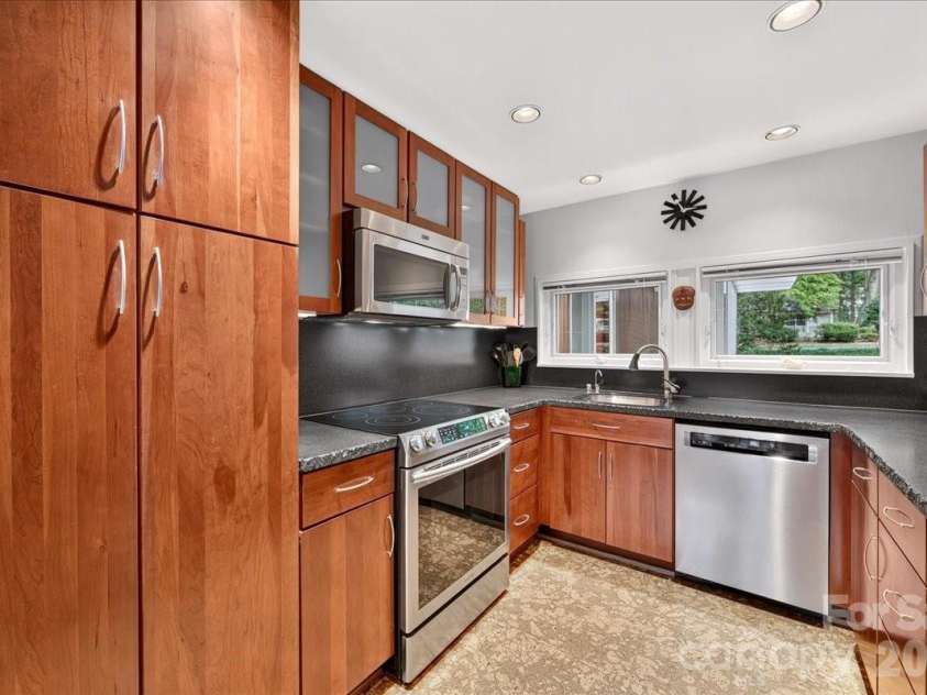 501 Ellsworth Road, Charlotte, NC 28211.  MLS# CAR4418754, YatesRealty ID 47130. 