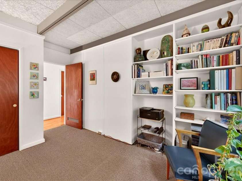 501 Ellsworth Road, Charlotte, NC 28211.  MLS# CAR4418754, YatesRealty ID 47130. 