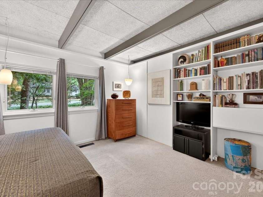 501 Ellsworth Road, Charlotte, NC 28211.  MLS# CAR4418754, YatesRealty ID 47130. 