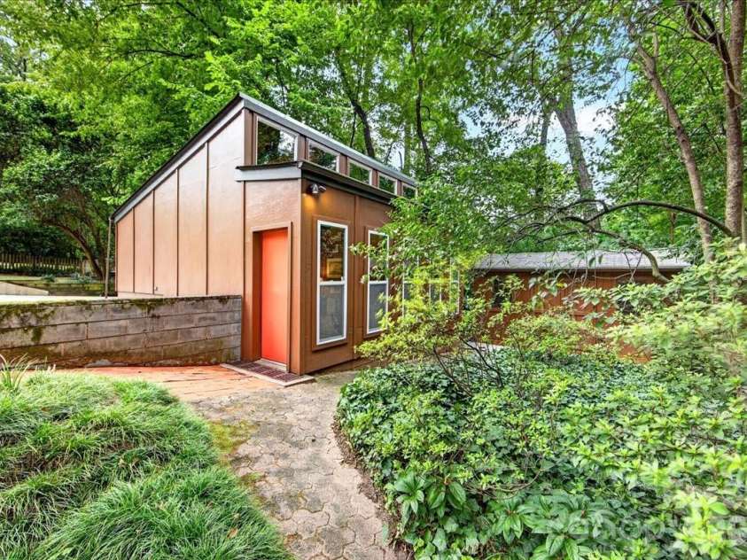 501 Ellsworth Road, Charlotte, NC 28211.  MLS# CAR4418754, YatesRealty ID 47130. 