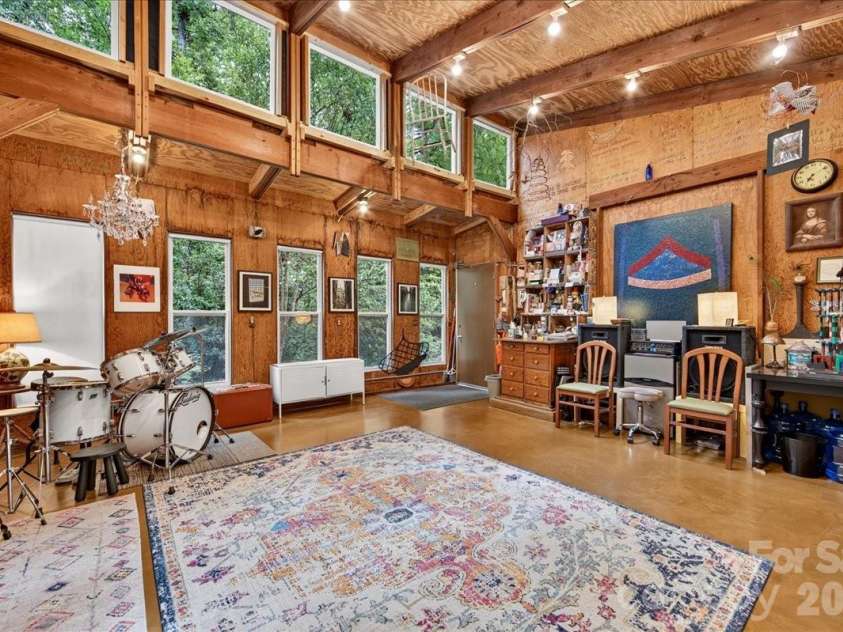501 Ellsworth Road, Charlotte, NC 28211.  MLS# CAR4418754, YatesRealty ID 47130. 