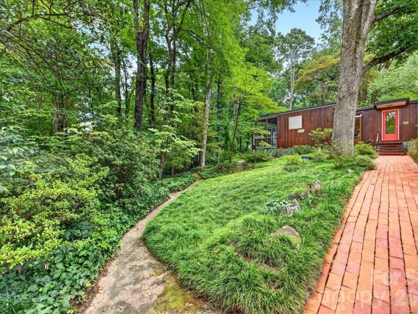 501 Ellsworth Road, Charlotte, NC 28211.  MLS# CAR4418754, YatesRealty ID 47130. 