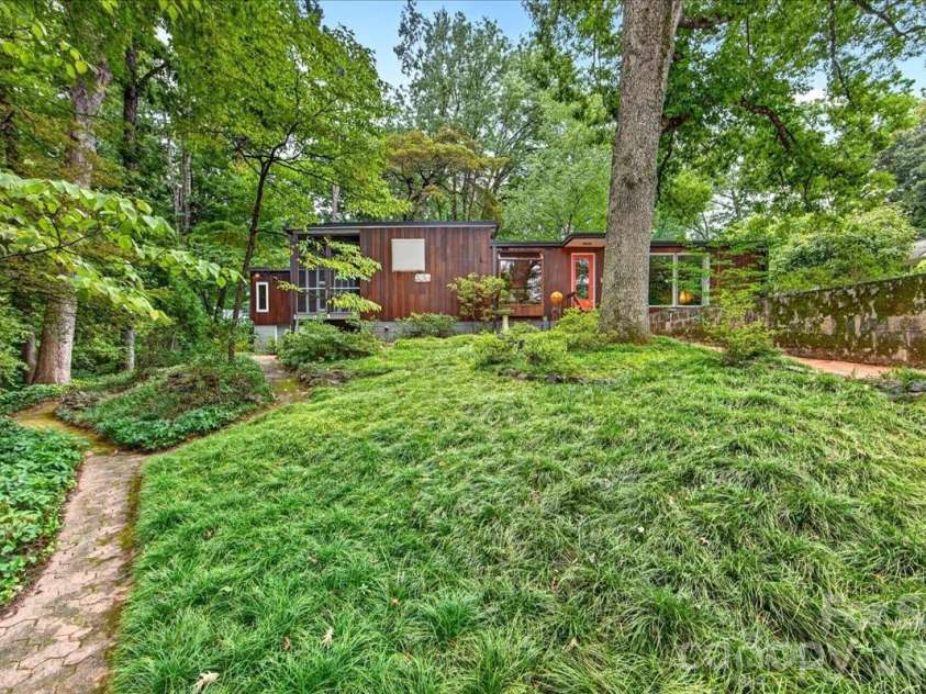 501 Ellsworth Road, Charlotte, NC 28211.  MLS# CAR4418754, YatesRealty ID 47130. 