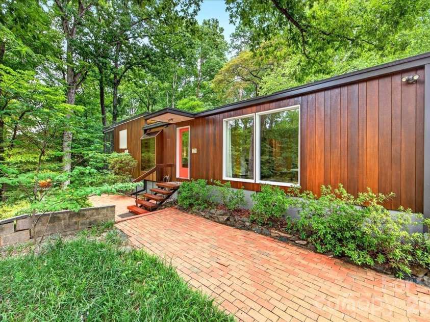 501 Ellsworth Road, Charlotte, NC 28211.  MLS# CAR4418754, YatesRealty ID 47130. 