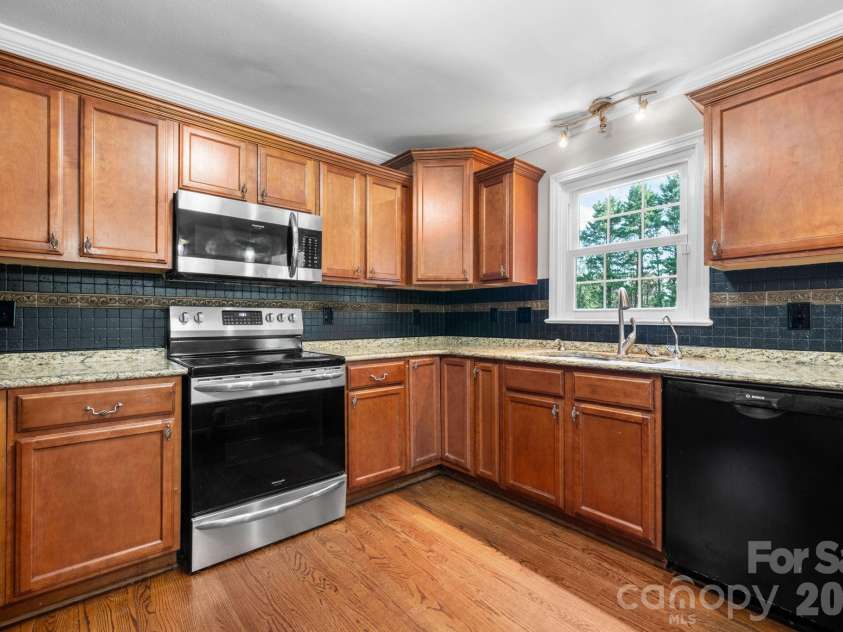 2025 34th Avenue Drive, Hickory, NC 28601.  MLS# CAR4377722, YatesRealty ID 47133. 