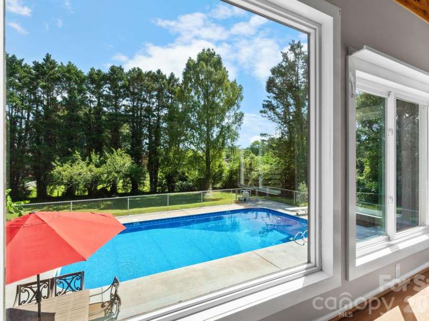 2025 34th Avenue Drive, Hickory, NC 28601.  MLS# CAR4377722, YatesRealty ID 47133. 